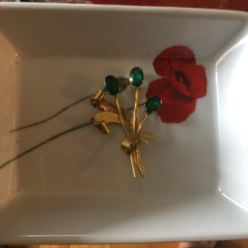Vintage Coro Broach in green and gold